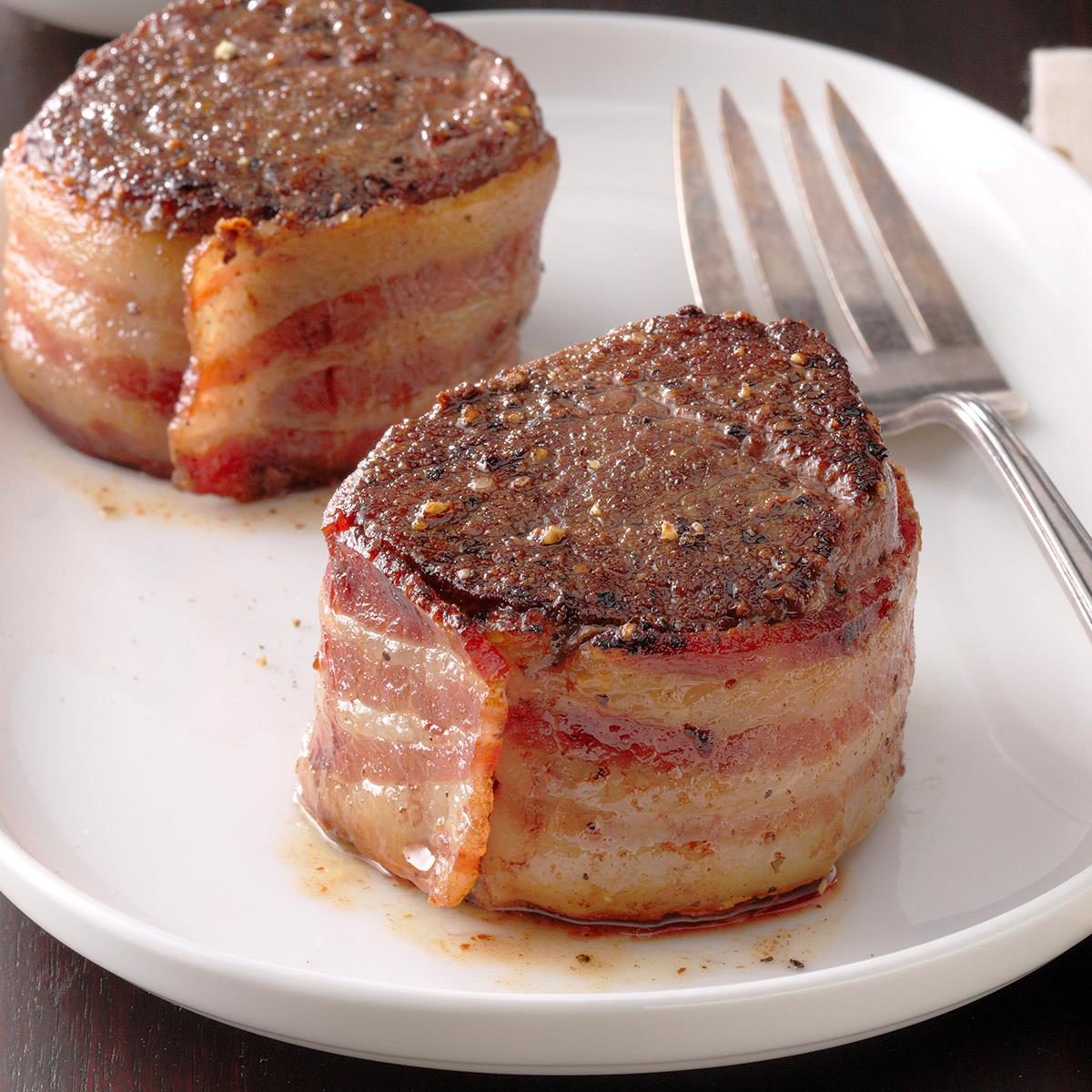Bacon Wrapped Filets With Scotched Mushrooms Exps Thca21 133090 B02 24 5b