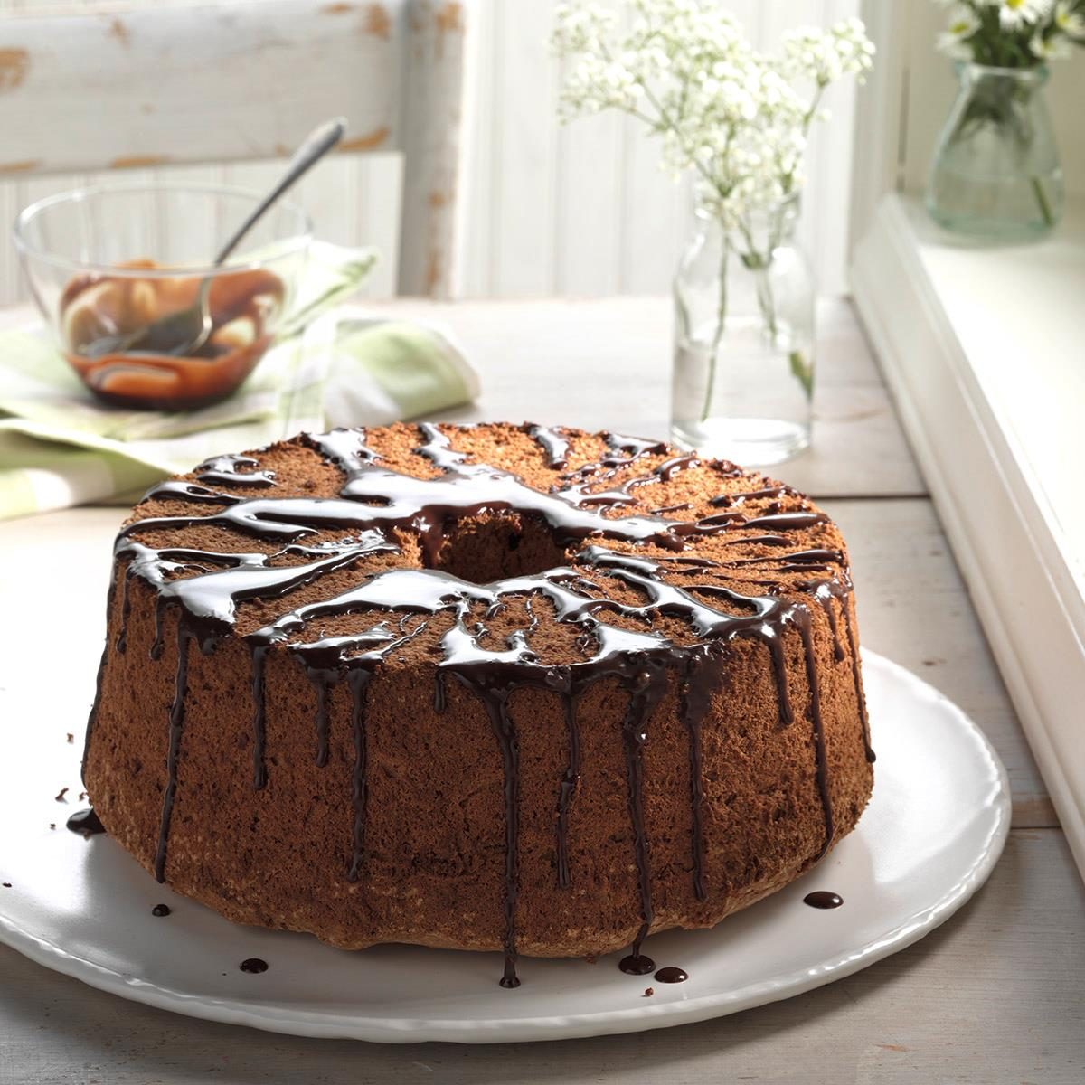 Glazed Chocolate Angel Food Cake Exps Hc17 32987 D11 02 6b 2