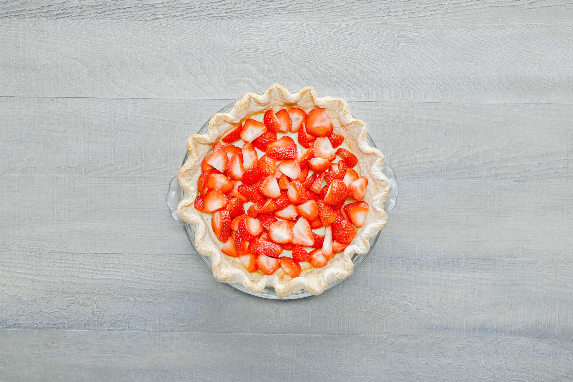 Arrange strawberry over the filling