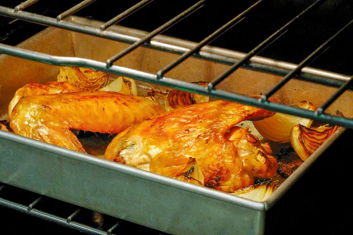 Turkey Gravy Tohvs23 39744 Mf 10 10 Makeaheadturkeygravy 2b