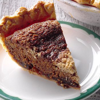Shoofly pie slice