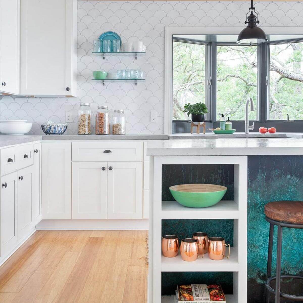 Kitchen with a white, fish scale pattern backsplash