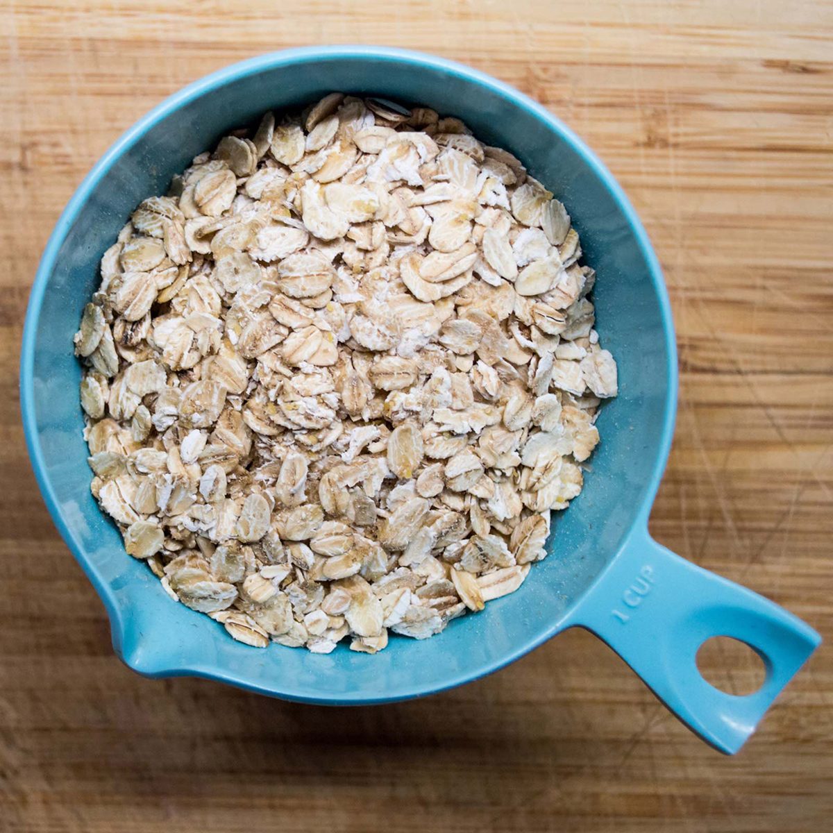 Oats in measuring cup