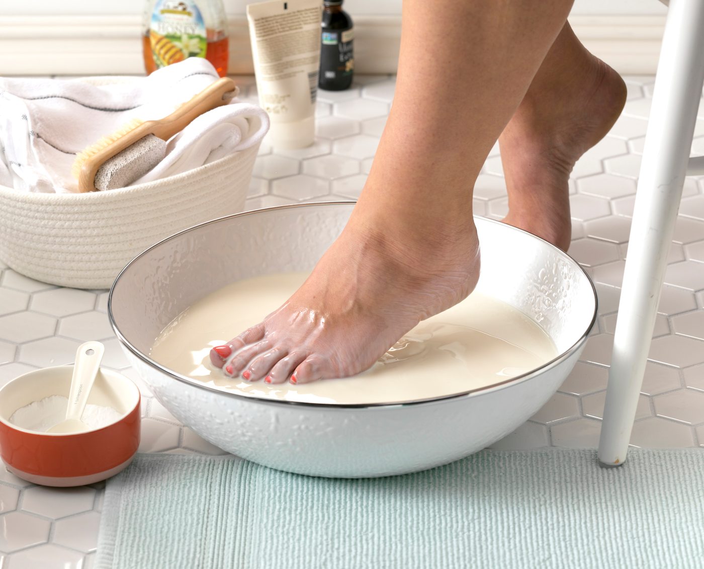 How to Make a Soothing Milk Bath for Your Feet