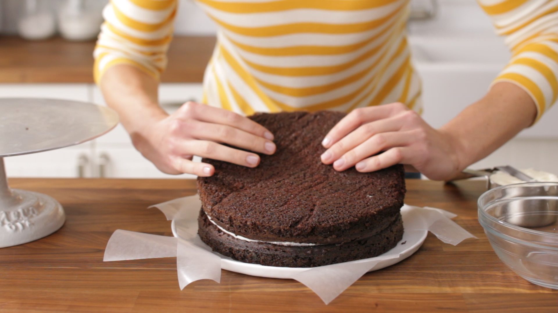 Assembling layer cake