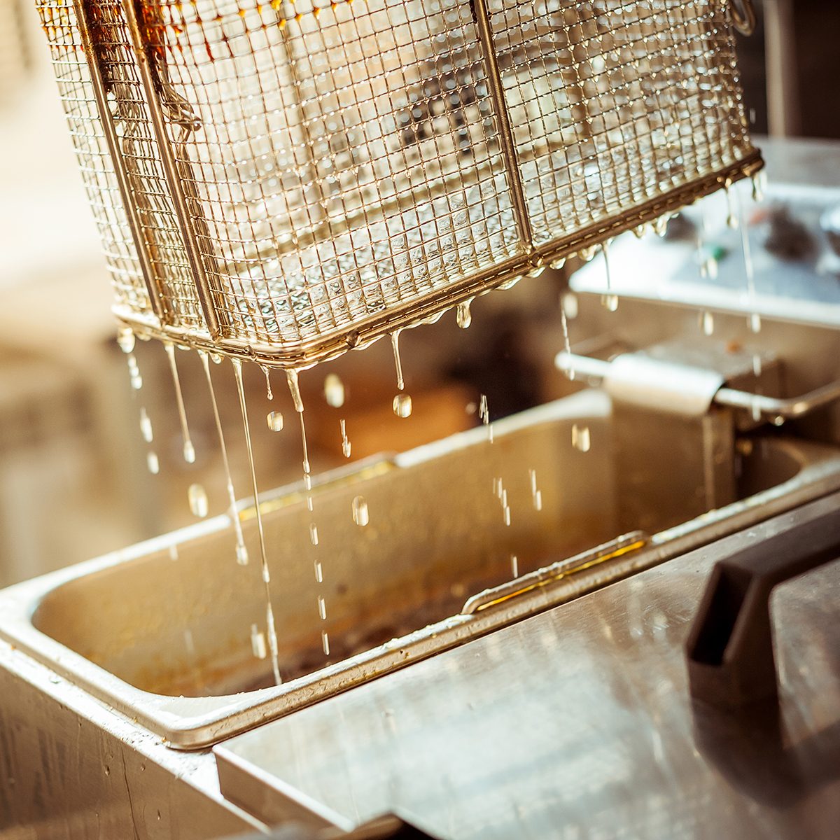 Cooking in boiling oil deep fryer