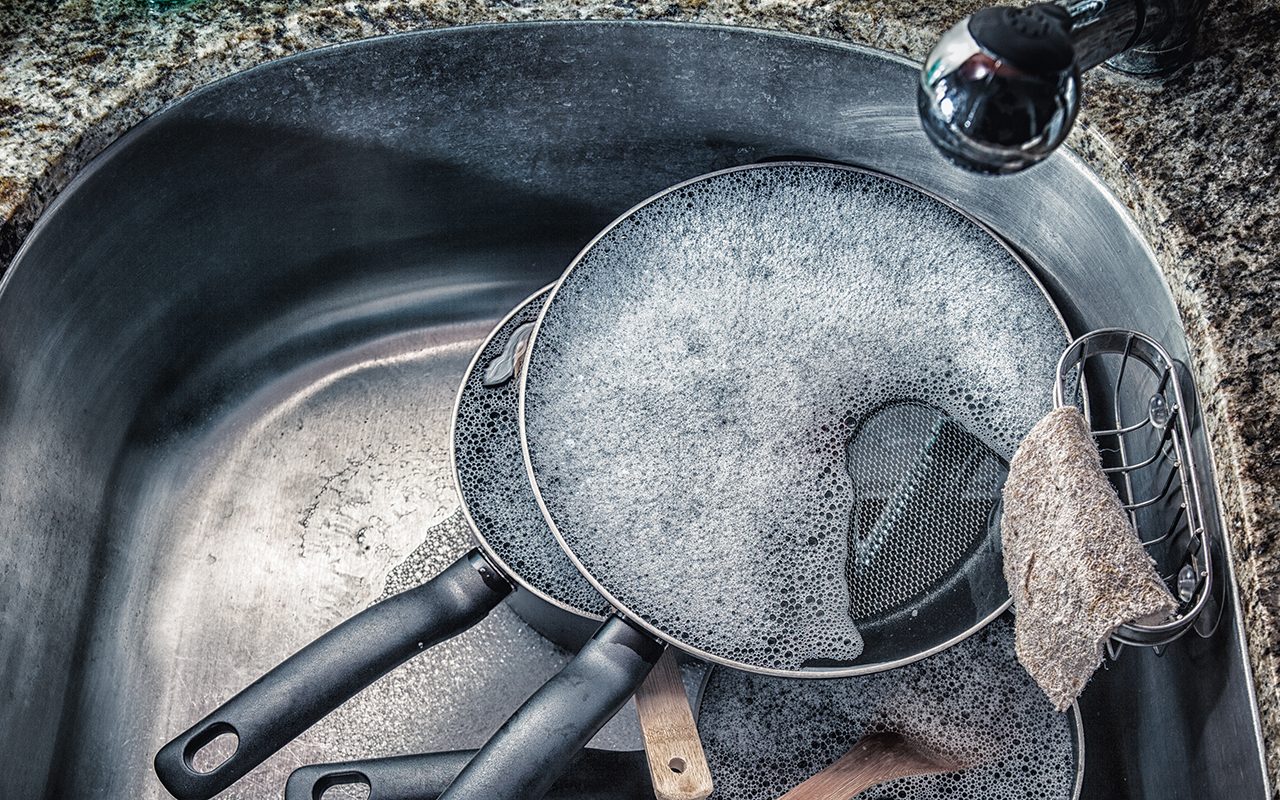 Why You Shouldn’t Wash a Hot Pan in Cold Water