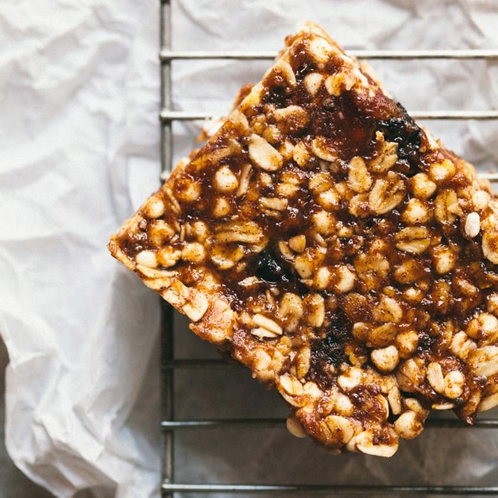 No-Bake Blueberry Crisp Granola Bars