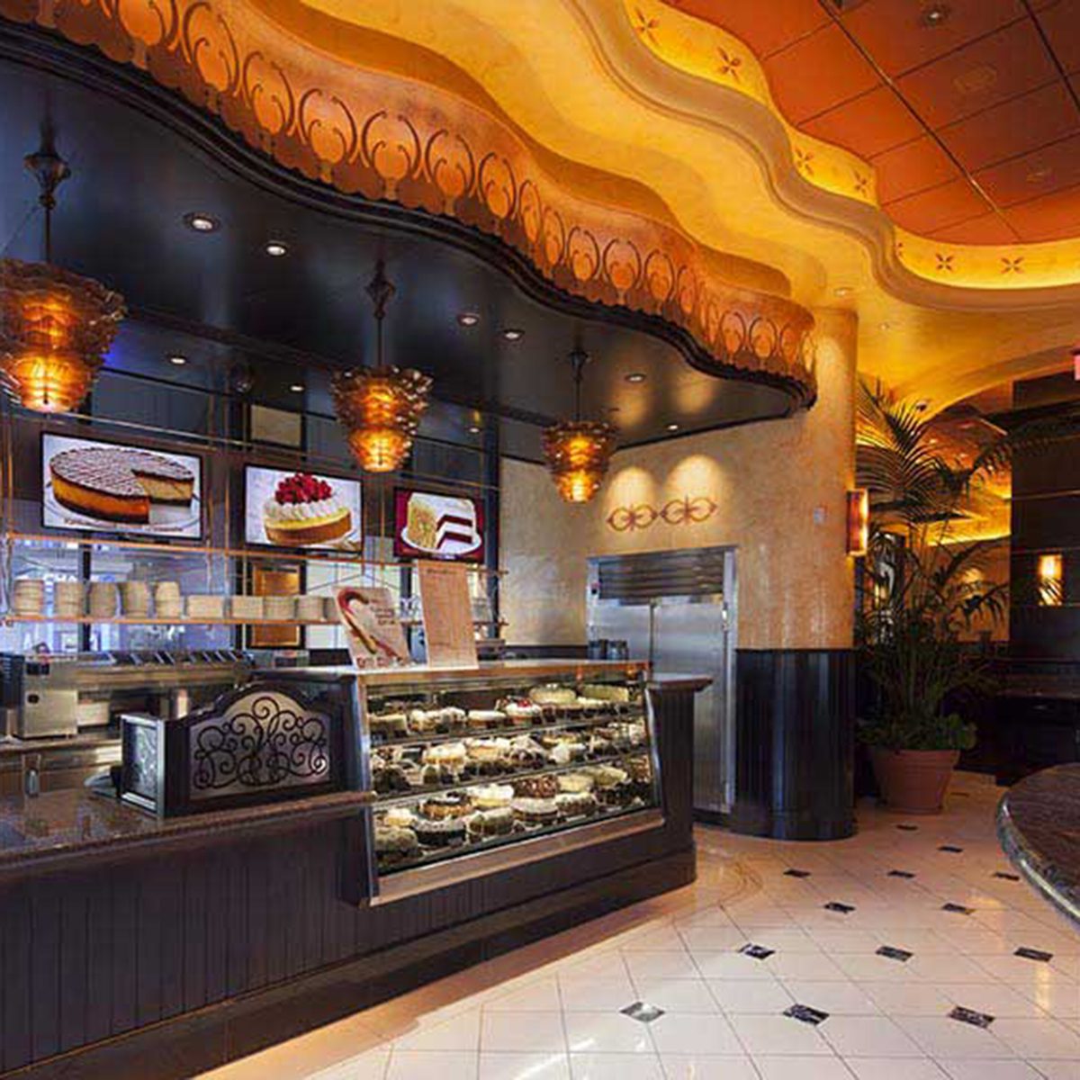CHEESECAKE FACTORY interior