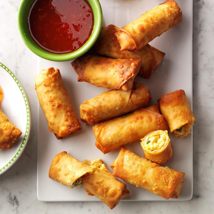 Crispy Sriracha Spring Rolls Exps Thca17 196774 C11 01 1b Basedon 3