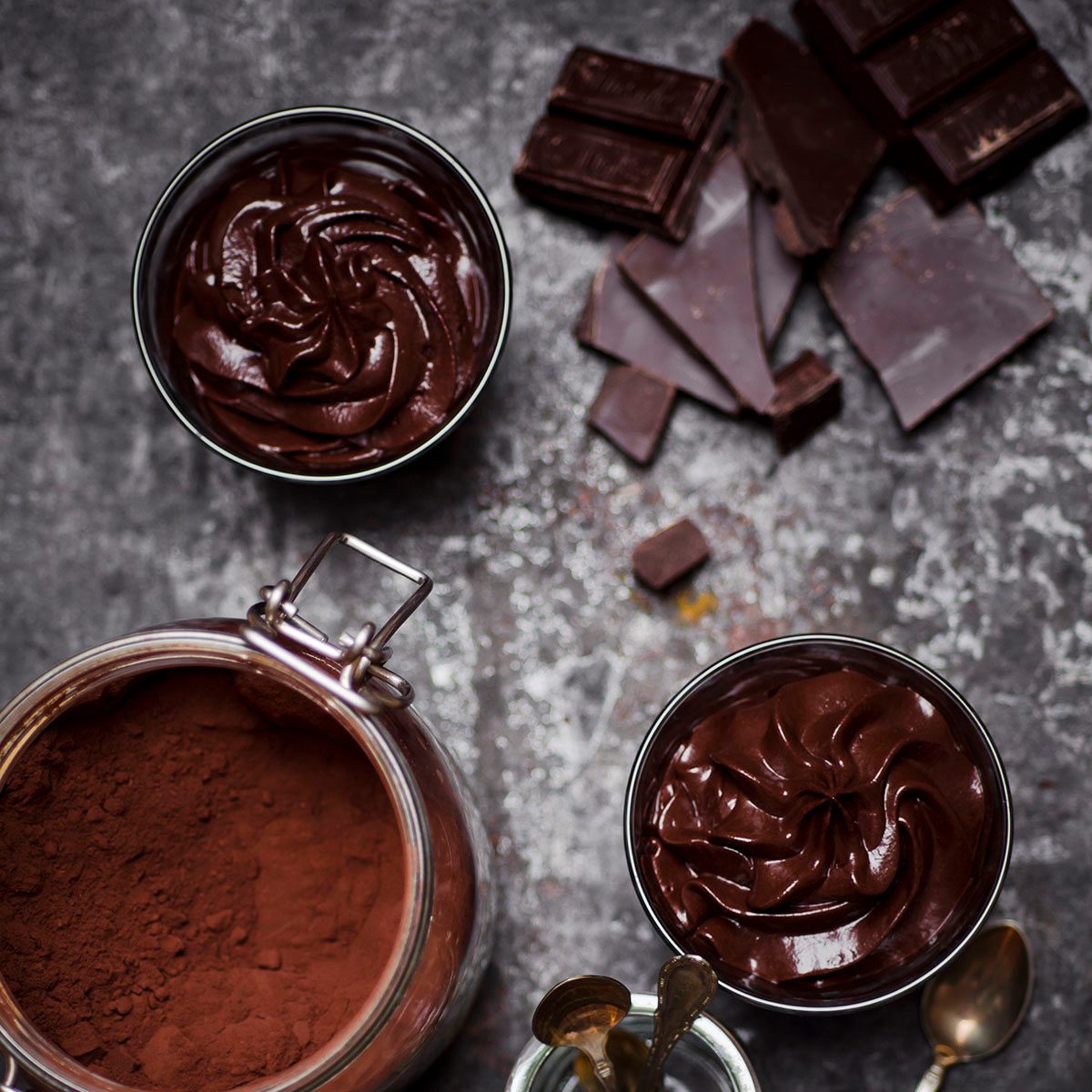 vegane mousse au chocolat, kakaopulver und zartbitterkuvertüre