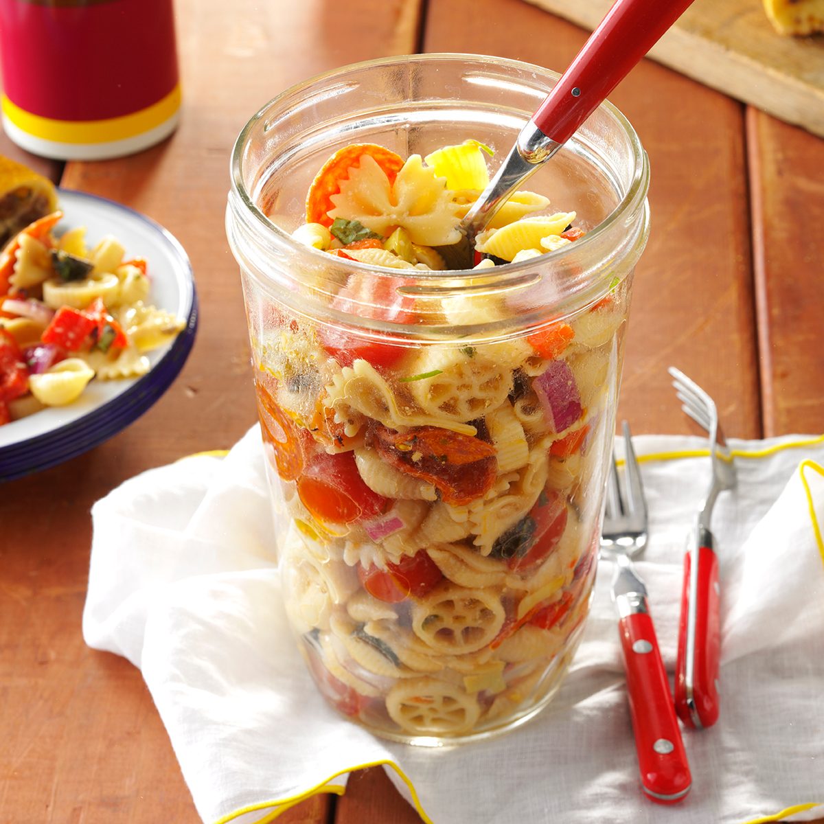 Easy School Lunch Ideas-Pasta Salad in a Jar