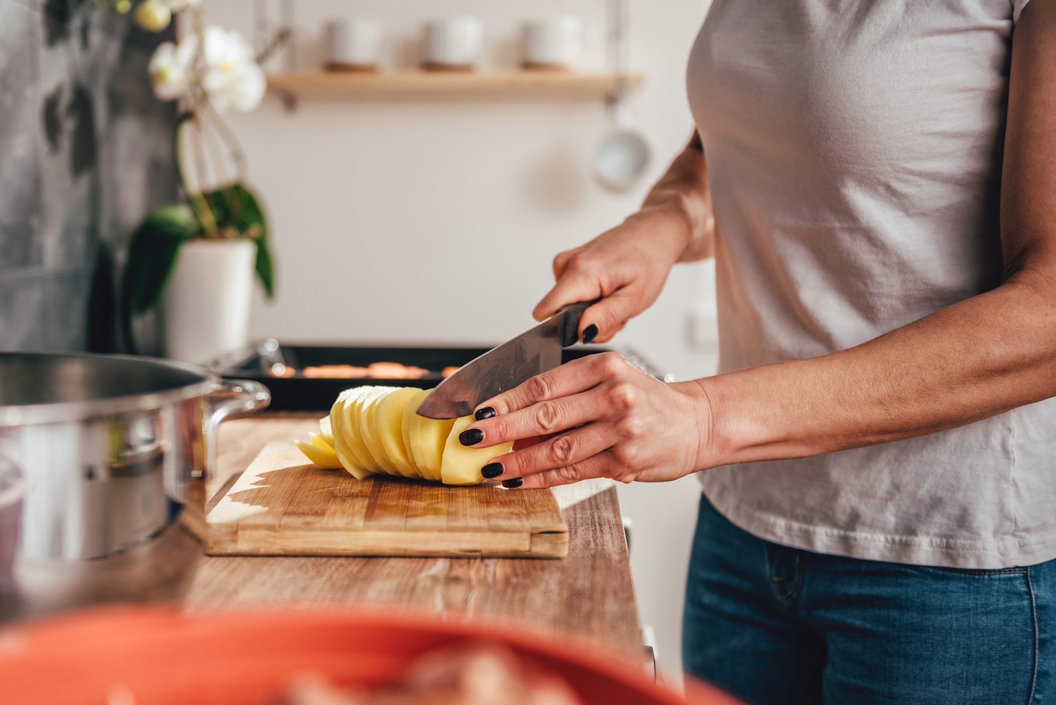 Why Do My Potatoes Turn Pink When I Cut Them?