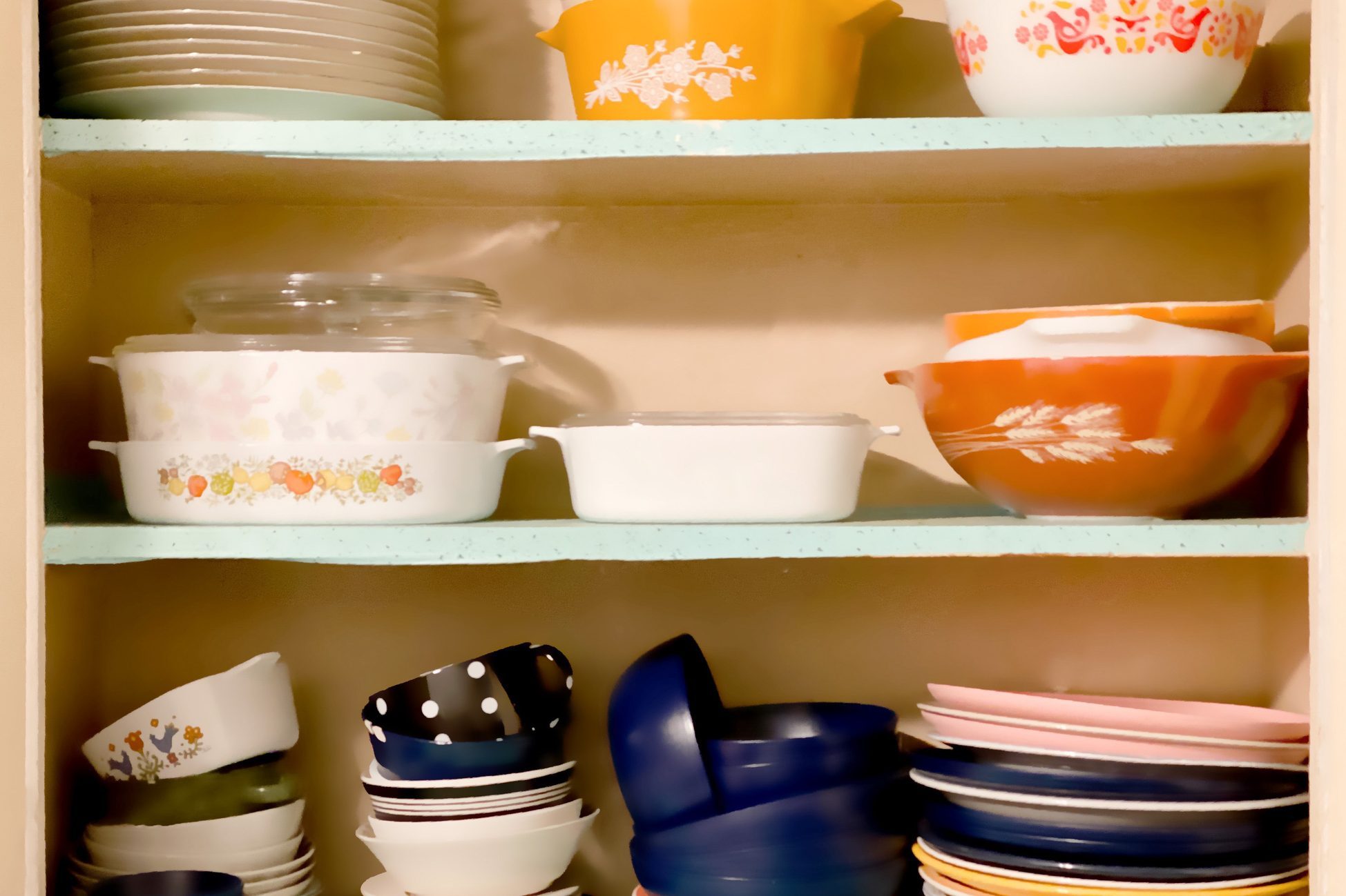 How to Remove the Scuffs and Scratches from Vintage Pyrex