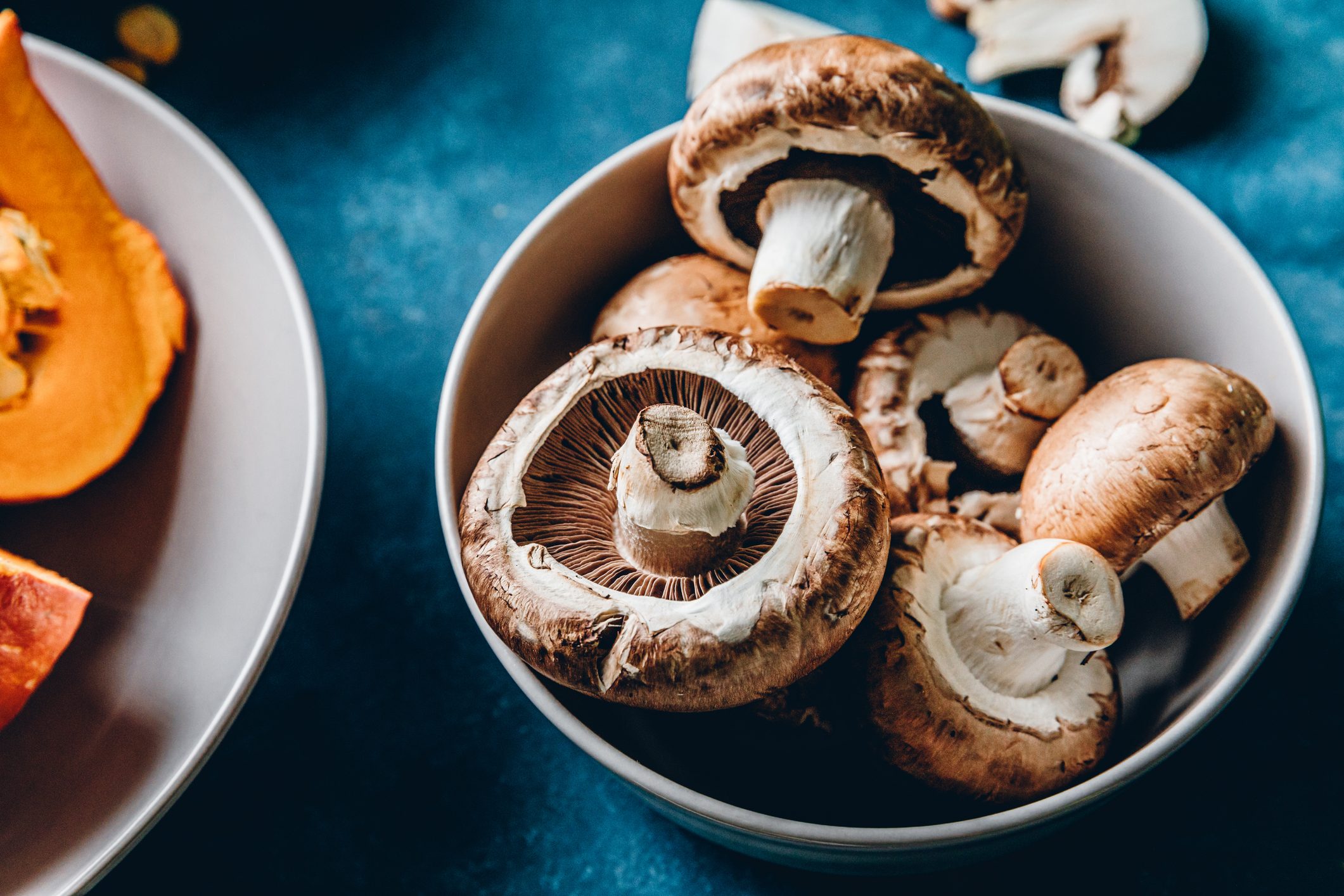 Fresh mushrooms in a bowl