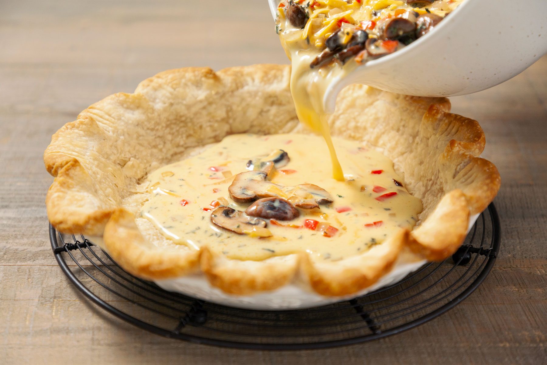 Filling the crust wit the mixture