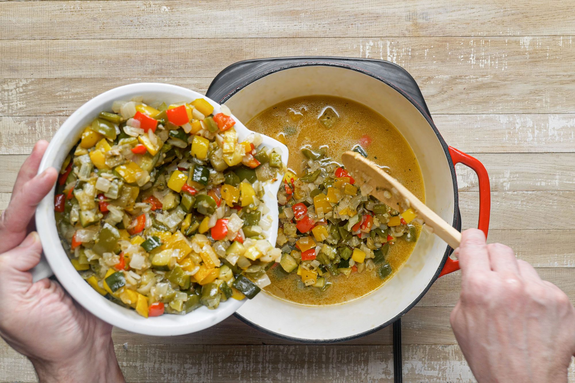 Boil the juices extracted from vegetables mixture in dutch oven