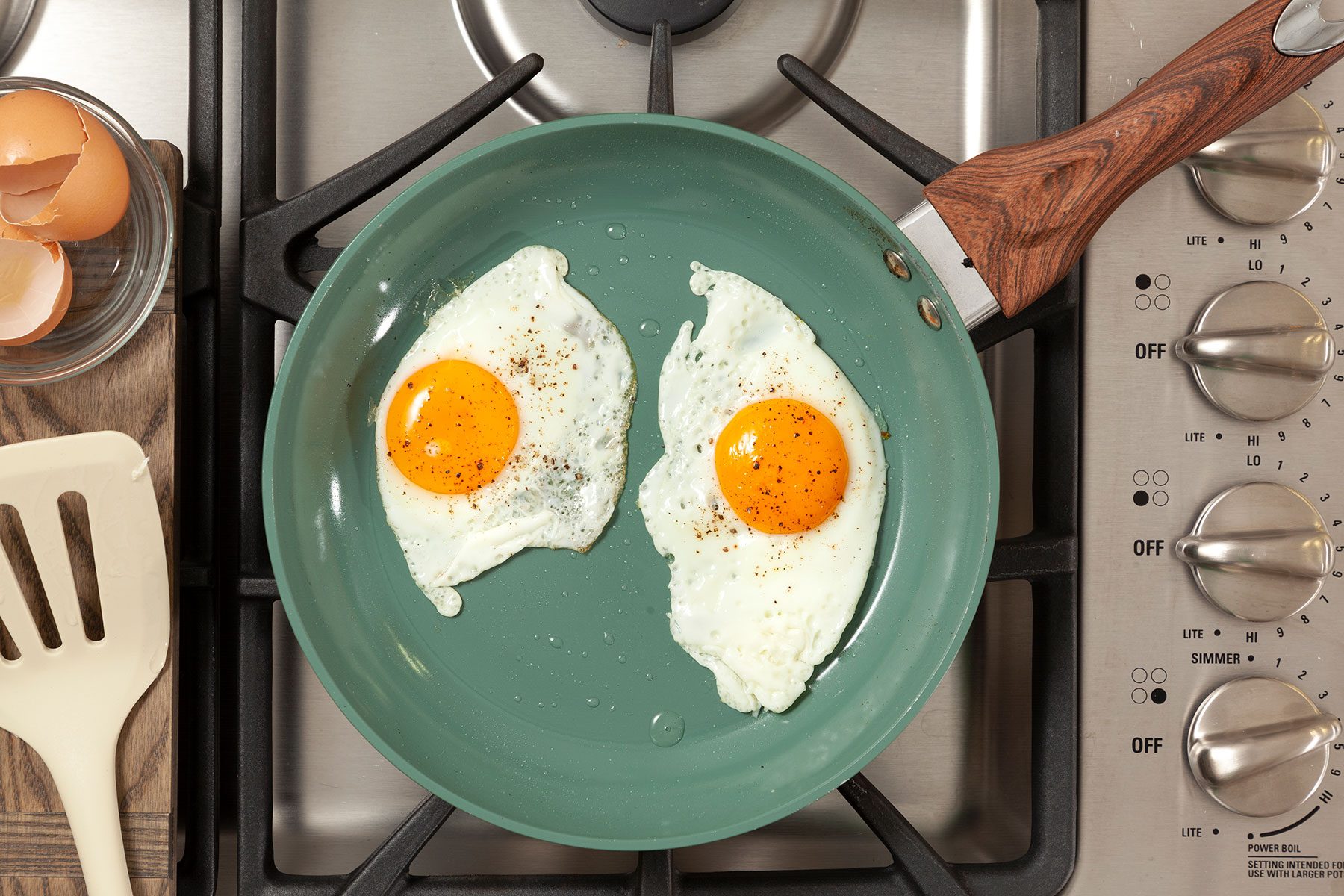 frying eggs on skillet