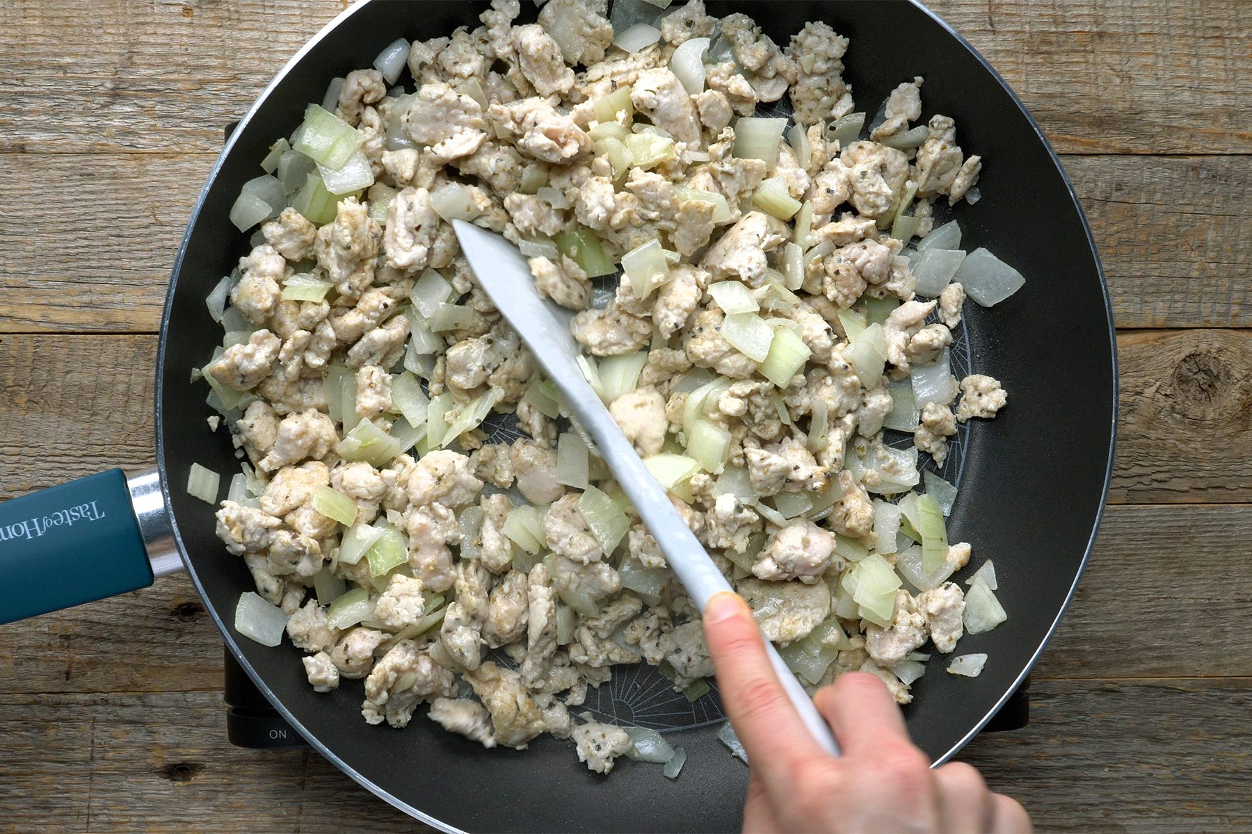 Ground Turkey Stuffed Peppers Tohvs19 40402 Bl 01 27 2