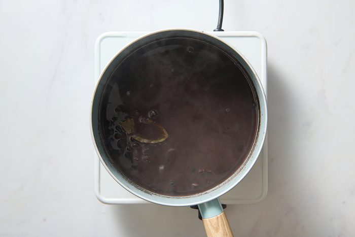 Cooking the beans in a saucepan