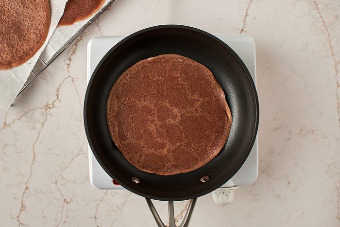 Cook chocolate crepes