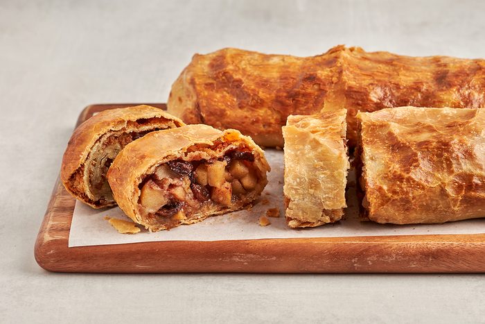 The ideal fall recipe has arrived: the apple strudel by Taste of Home.