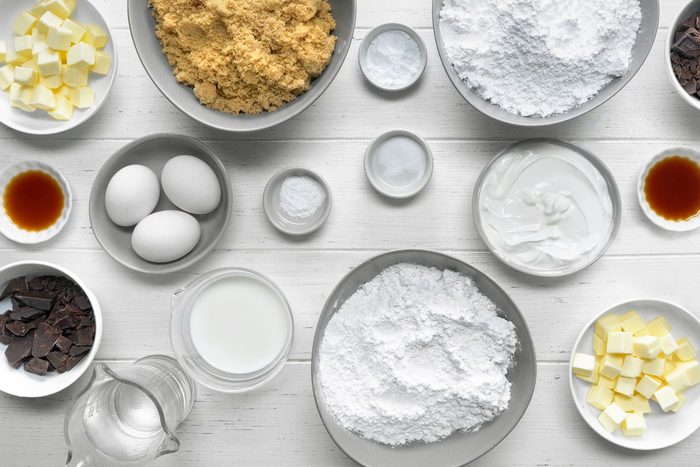 Butter, brown sugar, eggs, vanilla extract, chocolate, cake flour, baking soda, baking powder, salt, sour cream, water and sugar.