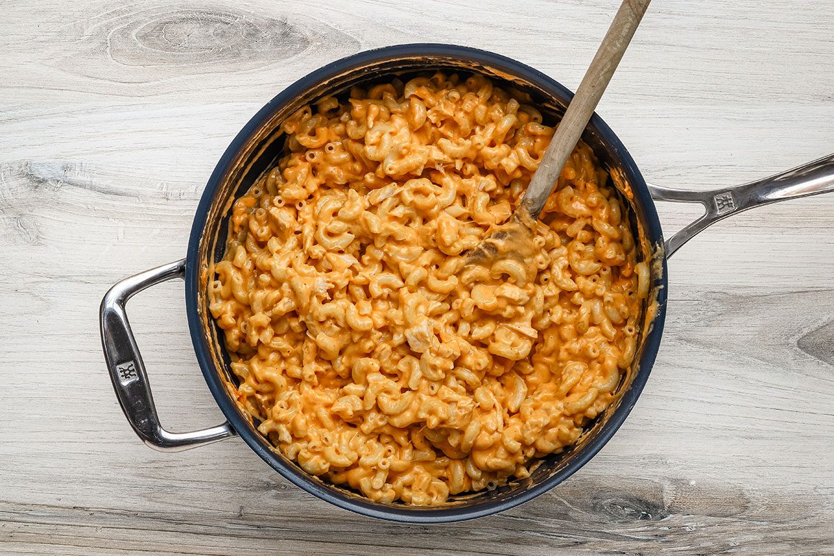Taste of Home's buffalo chicken mac and cheese preparation.