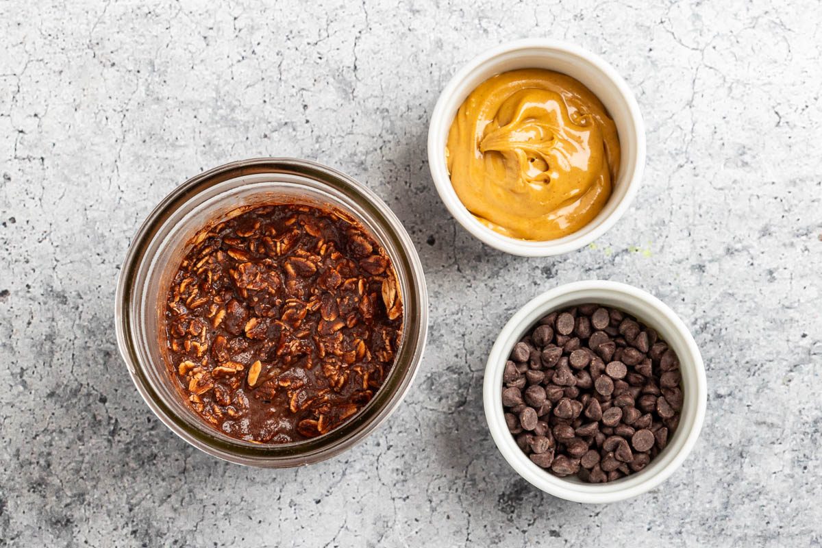 oats with optional toppings.