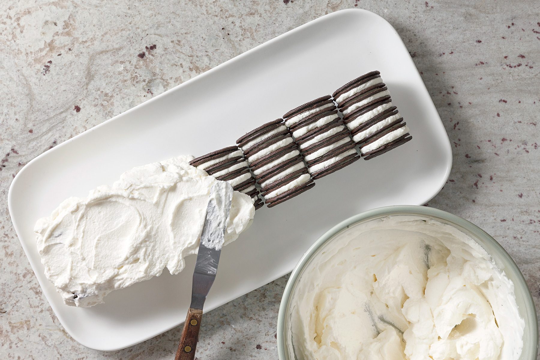 Frost top and sides with remaining whipped cream.