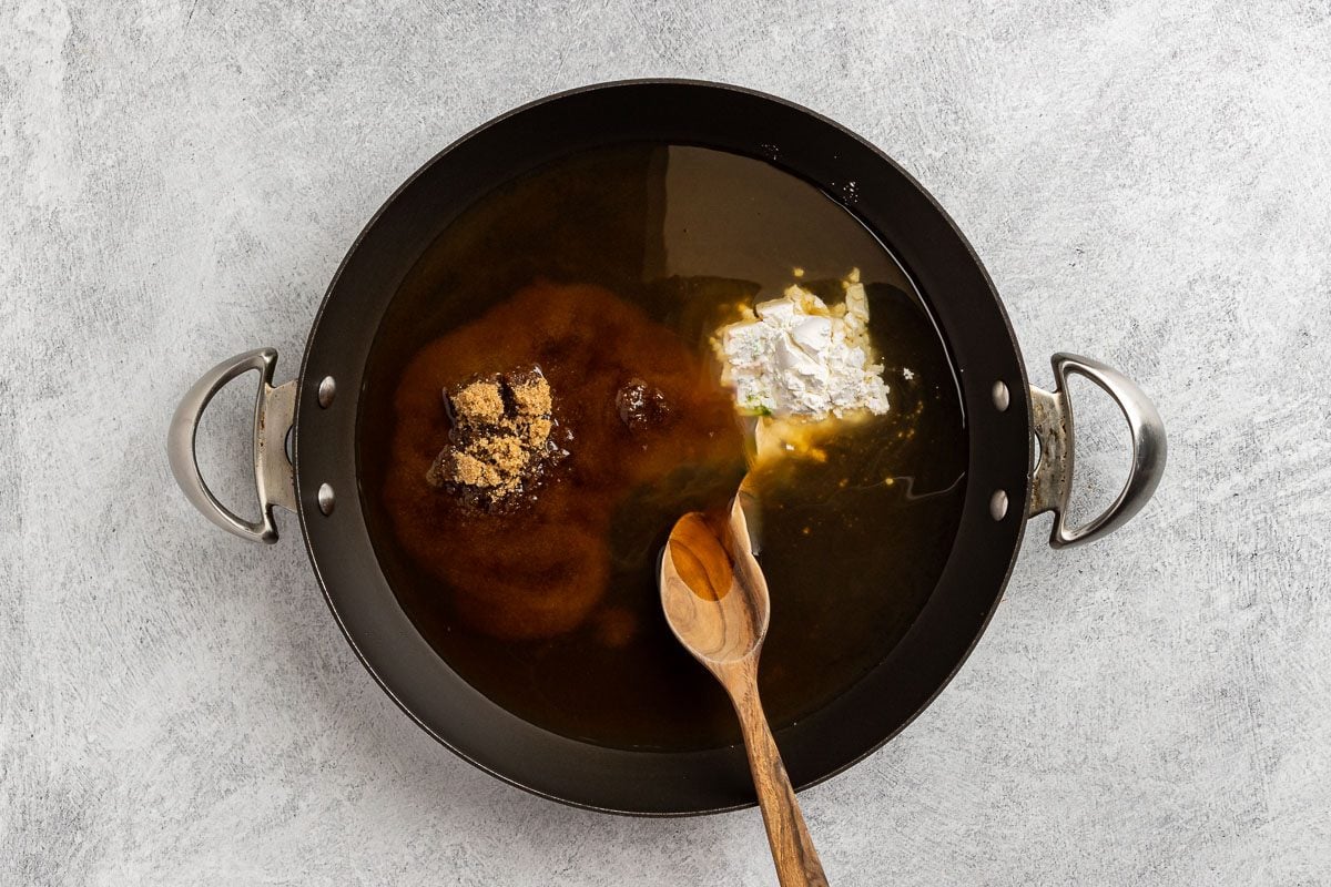 making sweet and sour sauce