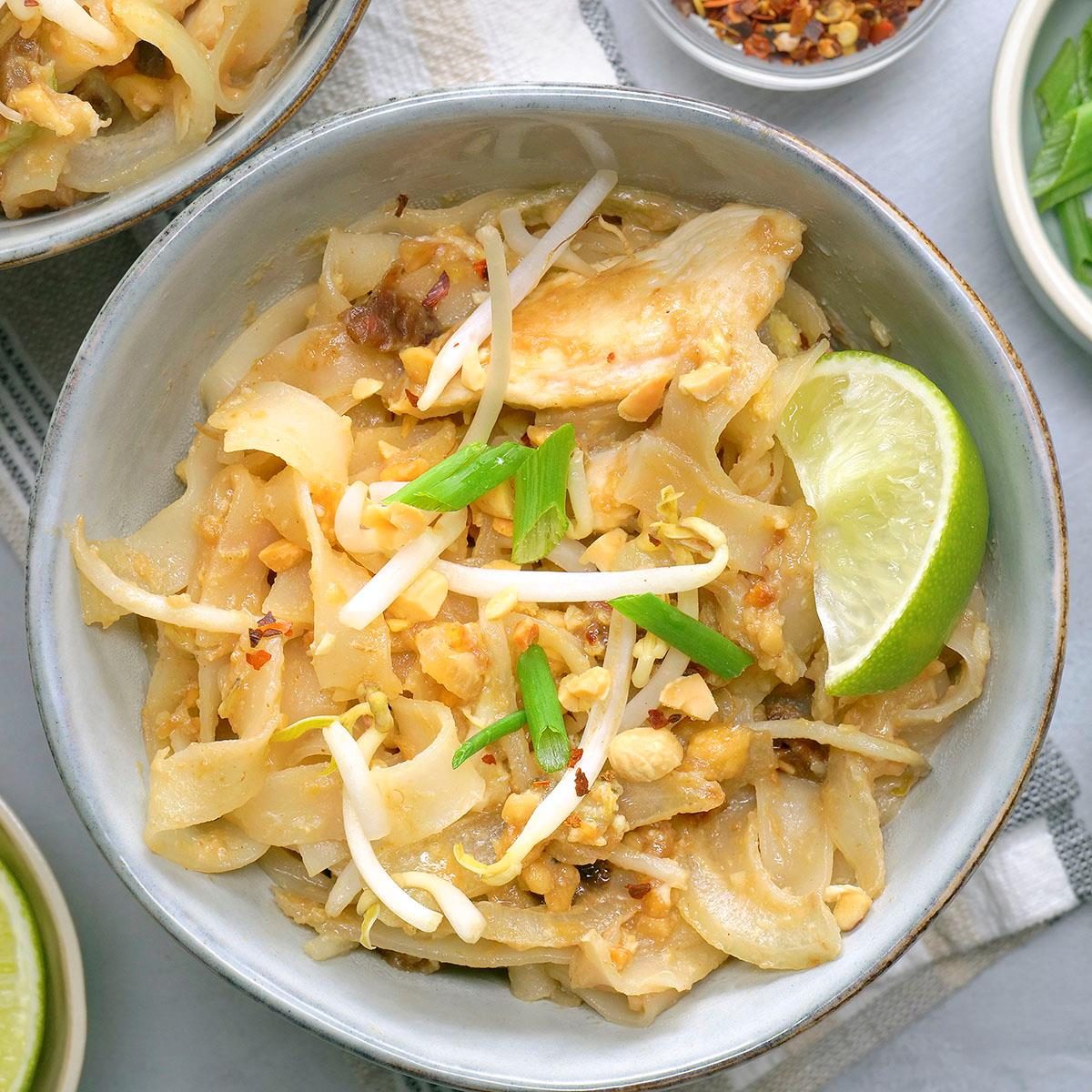 Chicken Pad Thai Exps Tohvp24 278653 Mr 12 03 2