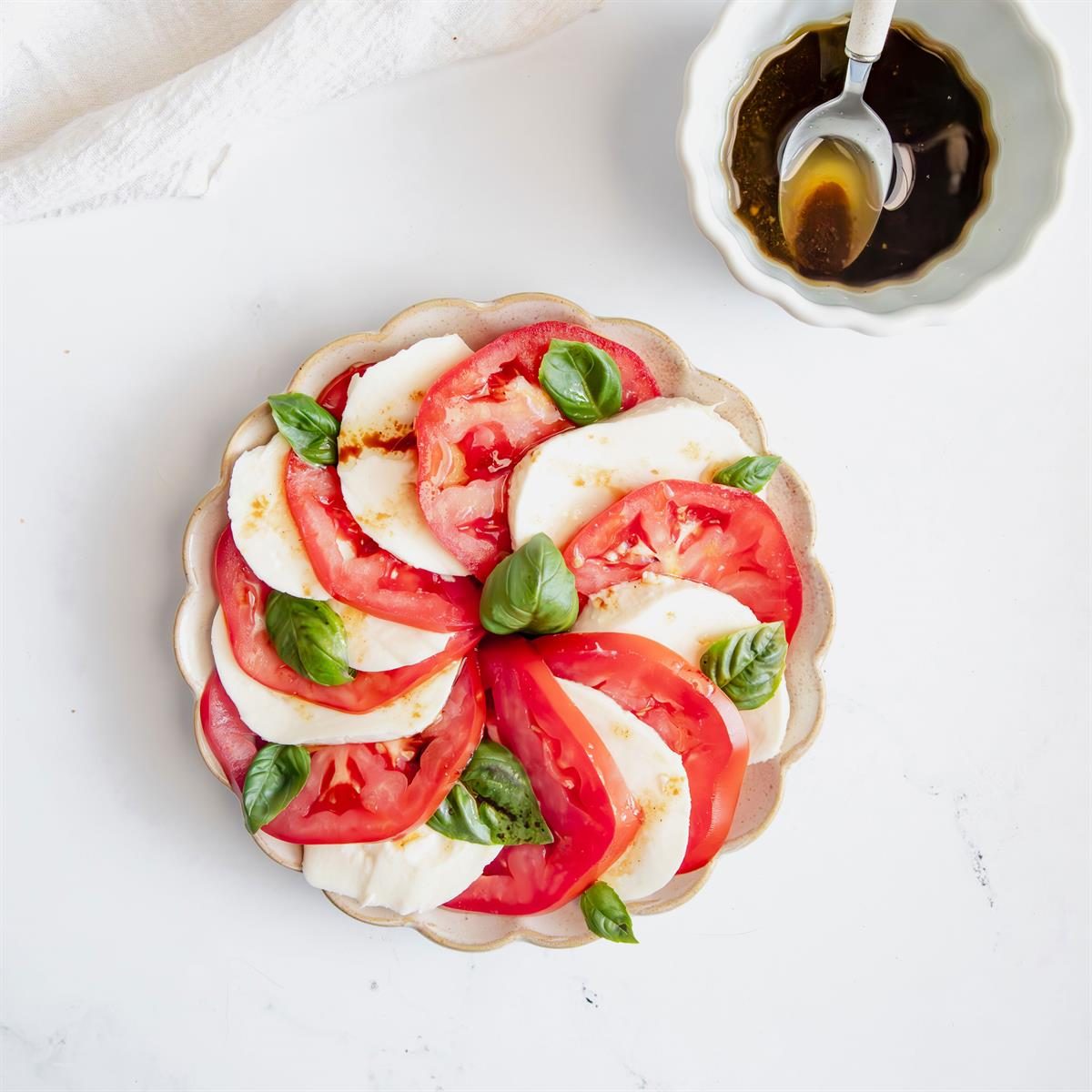 Caprese Salad Exps Tohd24 50347 Kaylawidmer 4