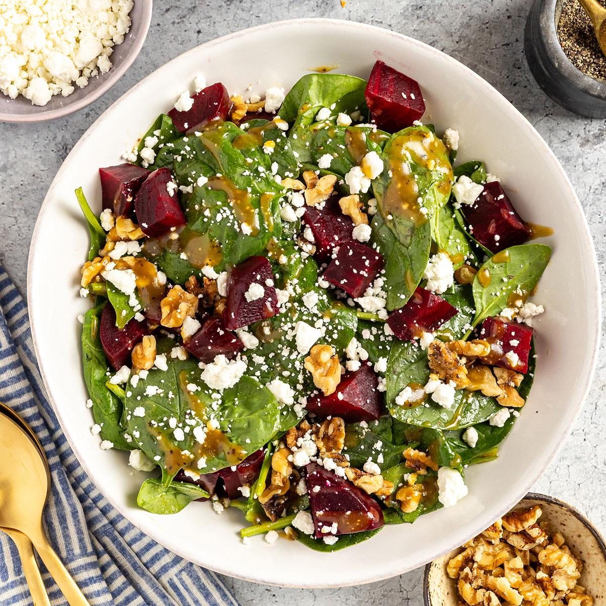 Spinach Salad With Goat Cheese And Beets Exps Tohd24 50484 Kristinavanni 5