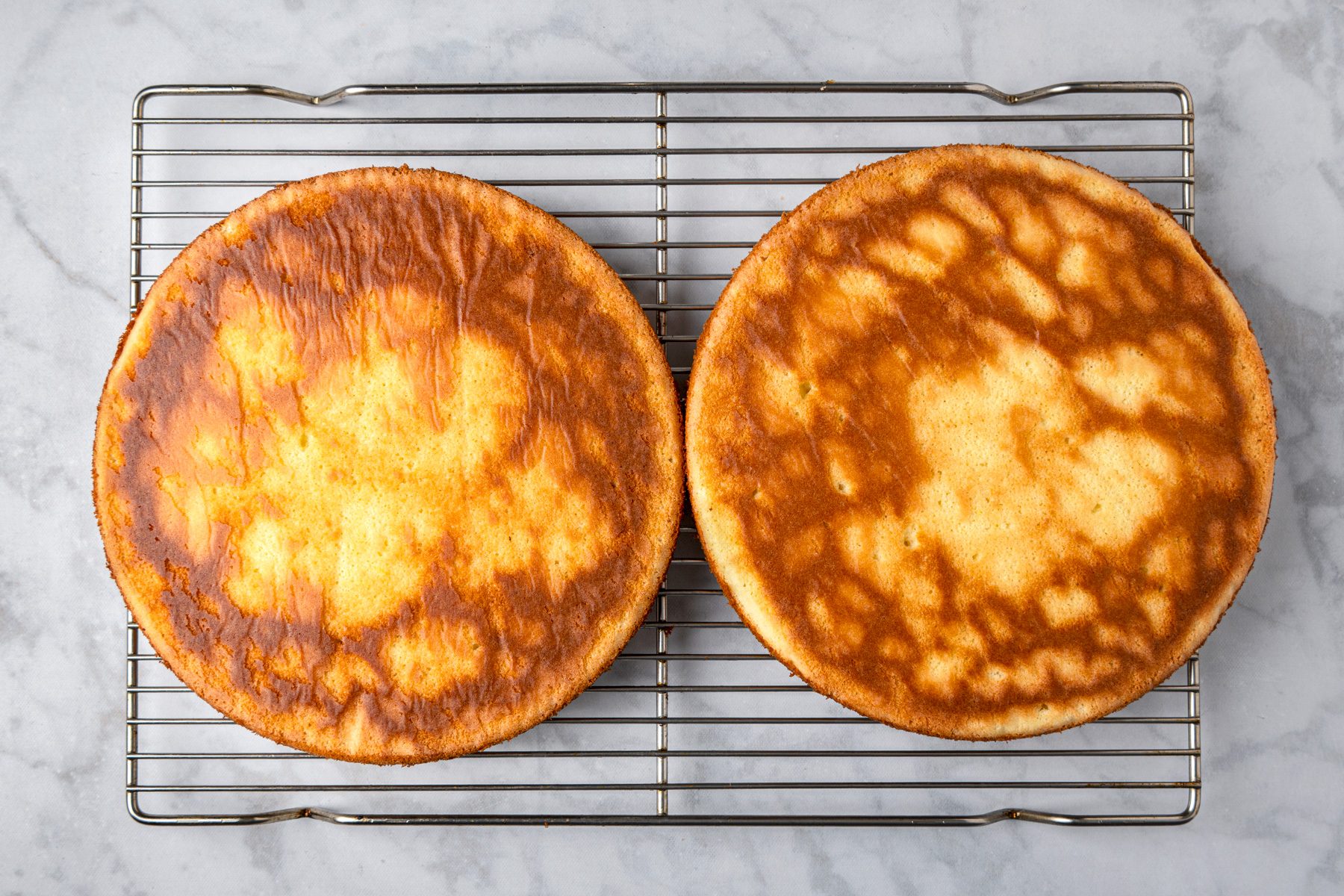 Base of the cake is ready and placed on a wire net to cool off