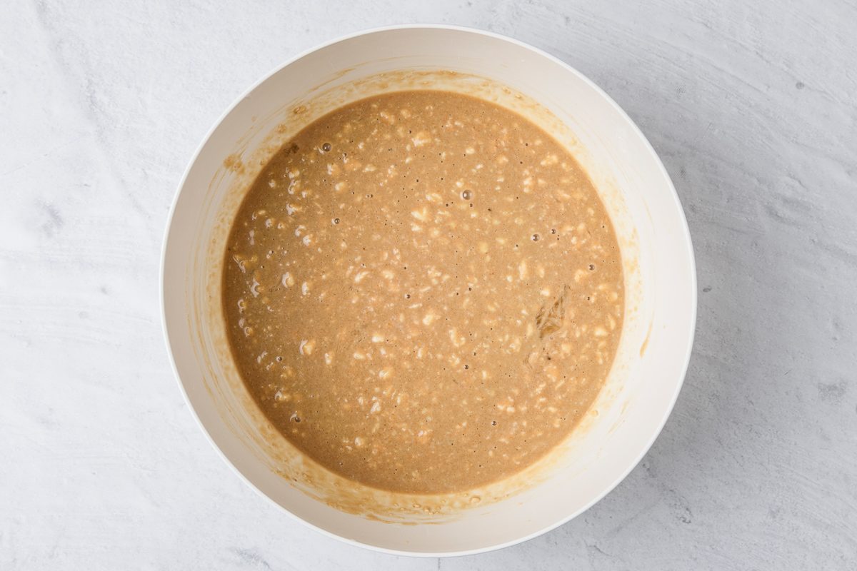 egg, whole milk, 1 tablespoon of golden syrup, 1 tablespoon of molasses and the vanilla extract combined in a large bowl