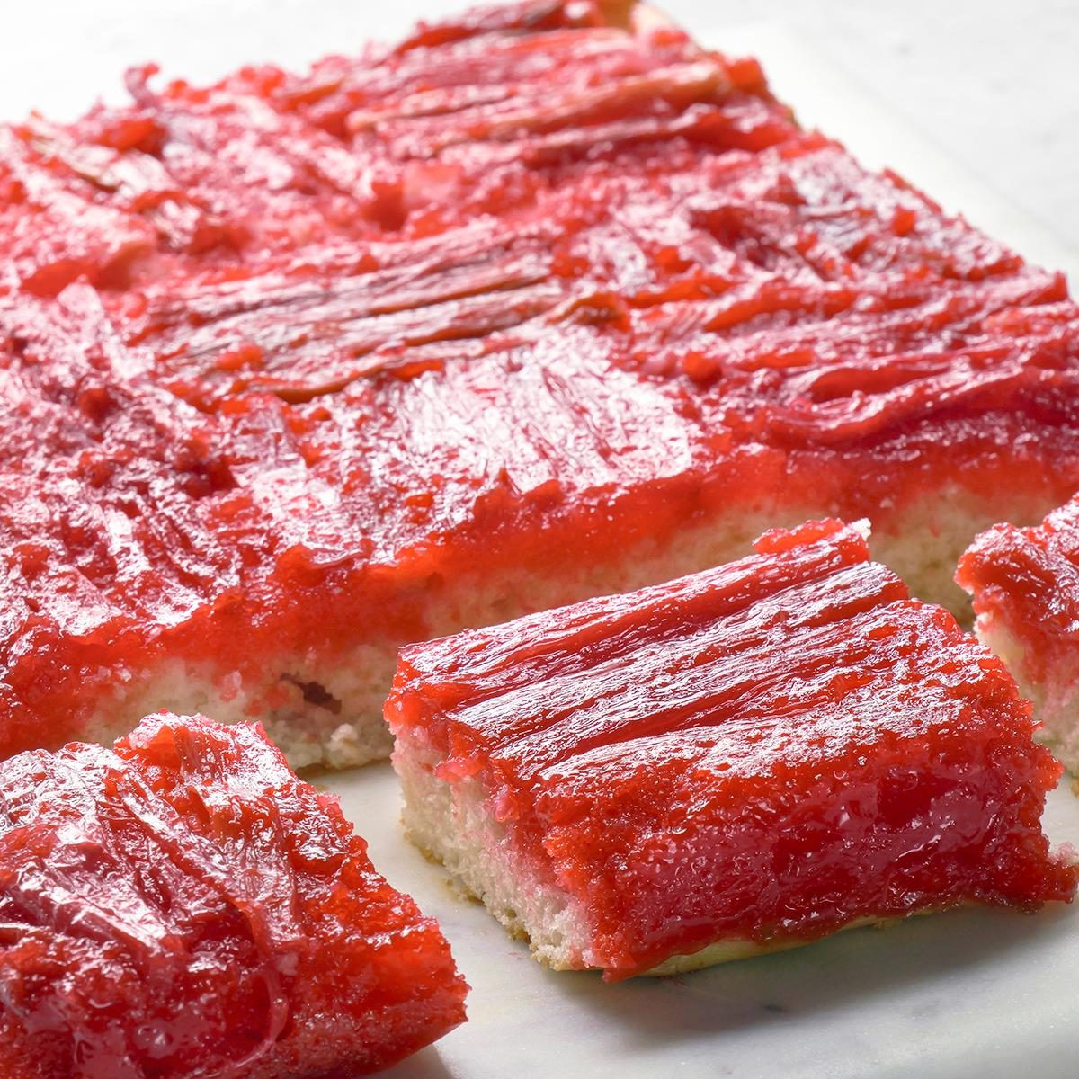 Strawberry Rhubarb Upside Down Cake Exps Tohvp25 8274 Mr 05 07 1