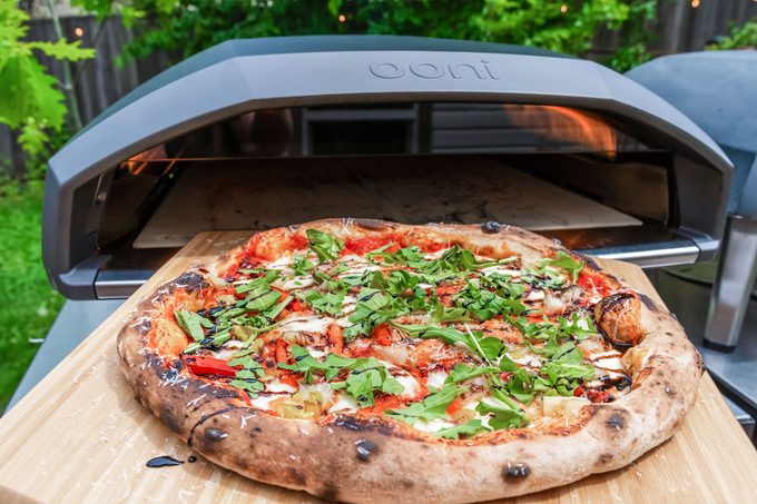 Ooni Koda 2 Pro Pizza Oven cooking pizza