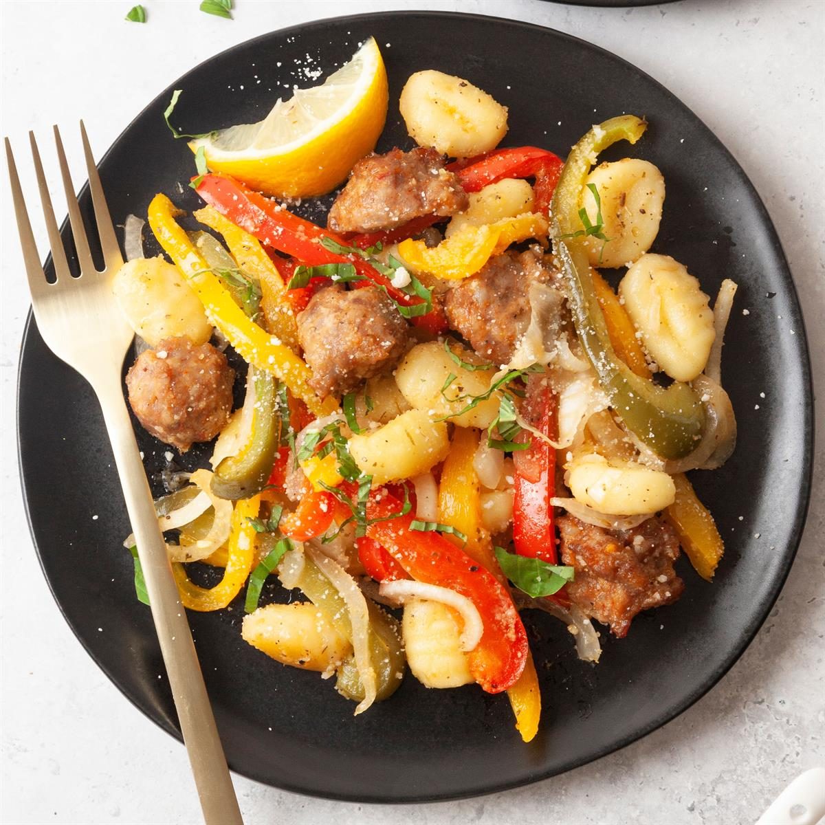 Sheet Pan Gnocchi With Sausage And Peppers Exps Tohd25 280986 Sarahtramonte 4