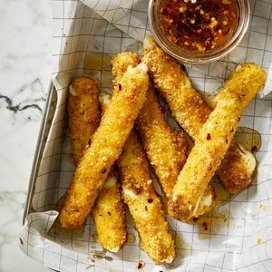 Hot Honey Fried Mozzarella Exps Ft25 281188 Ec 1121 10