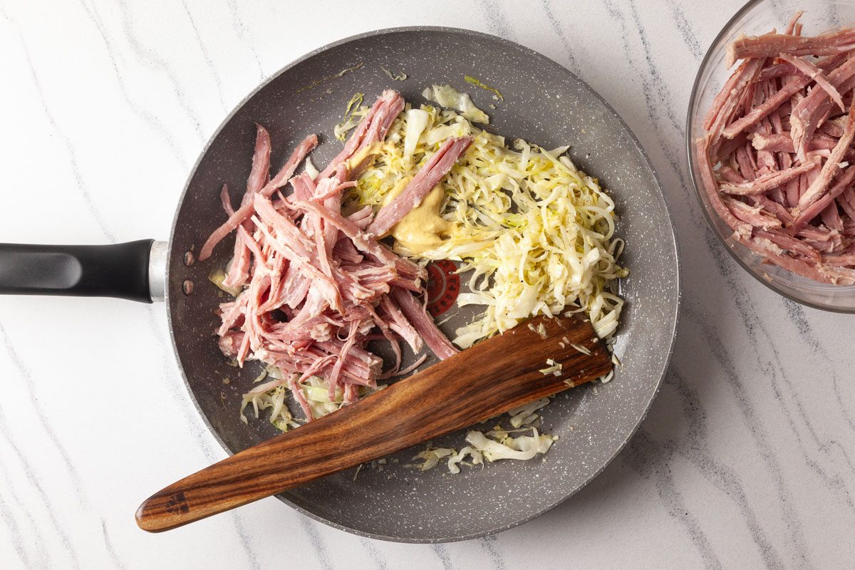 Corned Beef Egg Rolls Tohd25 282267 Sarahtramonte 2